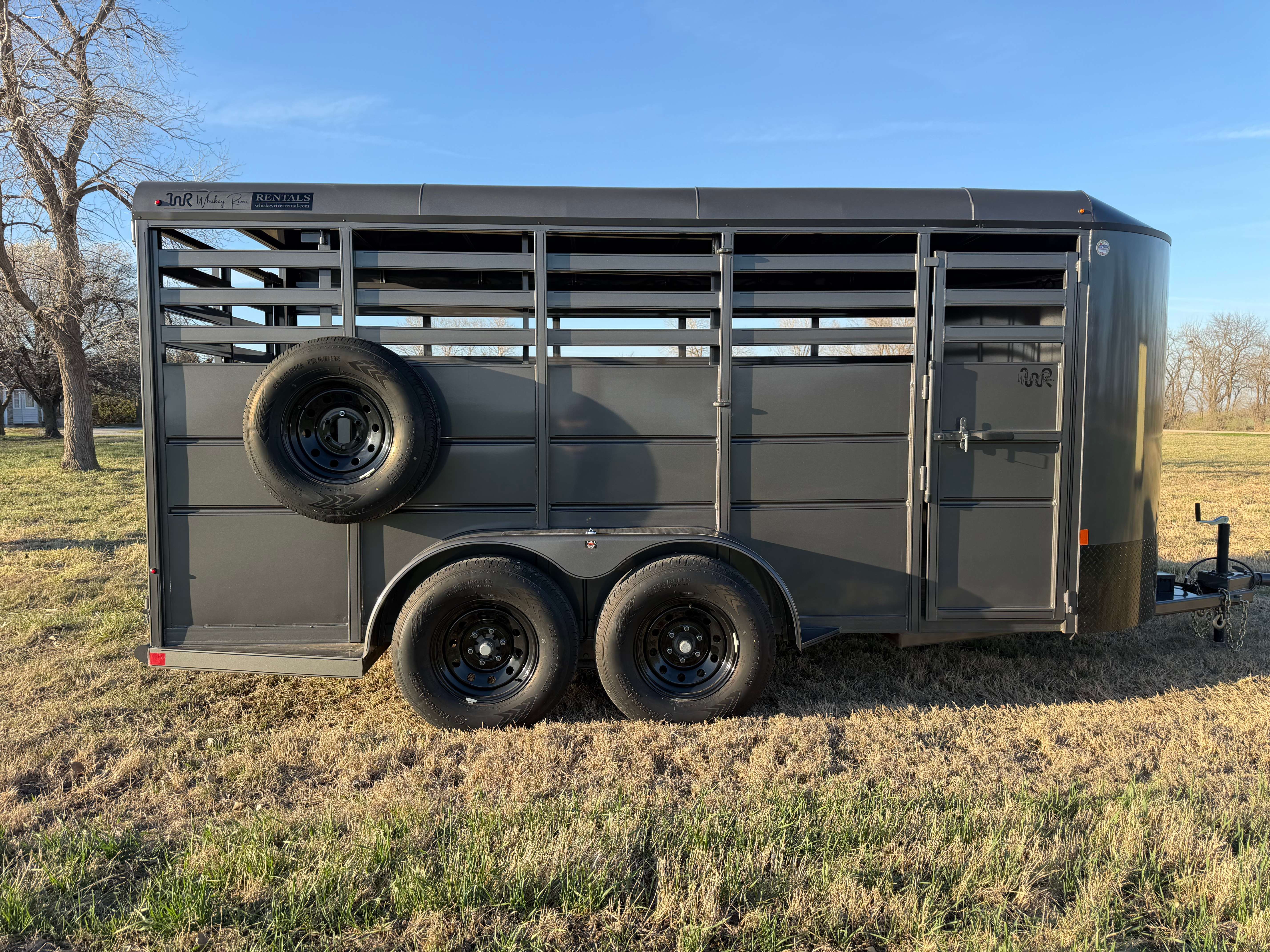 16' Delta Horse & Livestock Trailer - Professional trailer rental for Delta model with 7,000 lbs GVWR